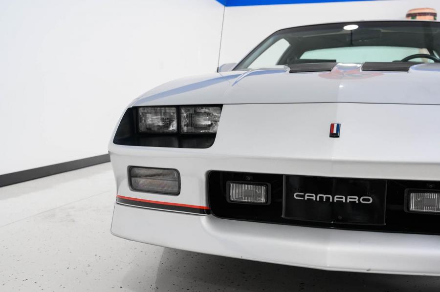 Детали экстерьера Chevrolet Camaro Z28 IROC-Z (1FP87) 1985 года  (фото 25 из 124)